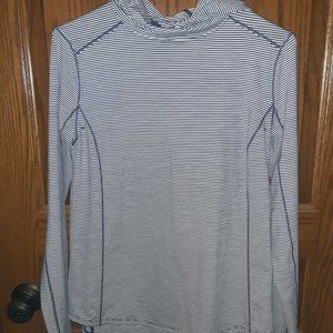 Duluth Trading Co women's sun shirt hoodie